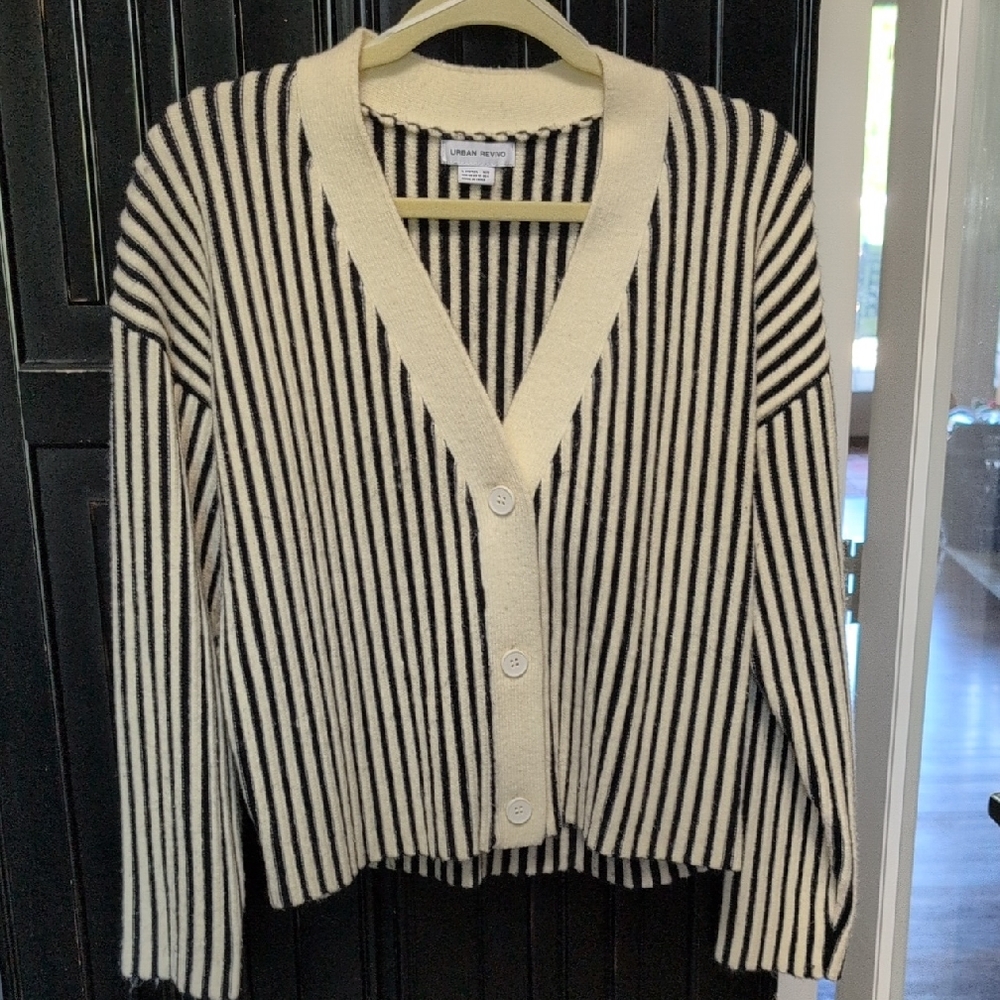 Urban Revivo Black and Cream Striped Cardigan 8